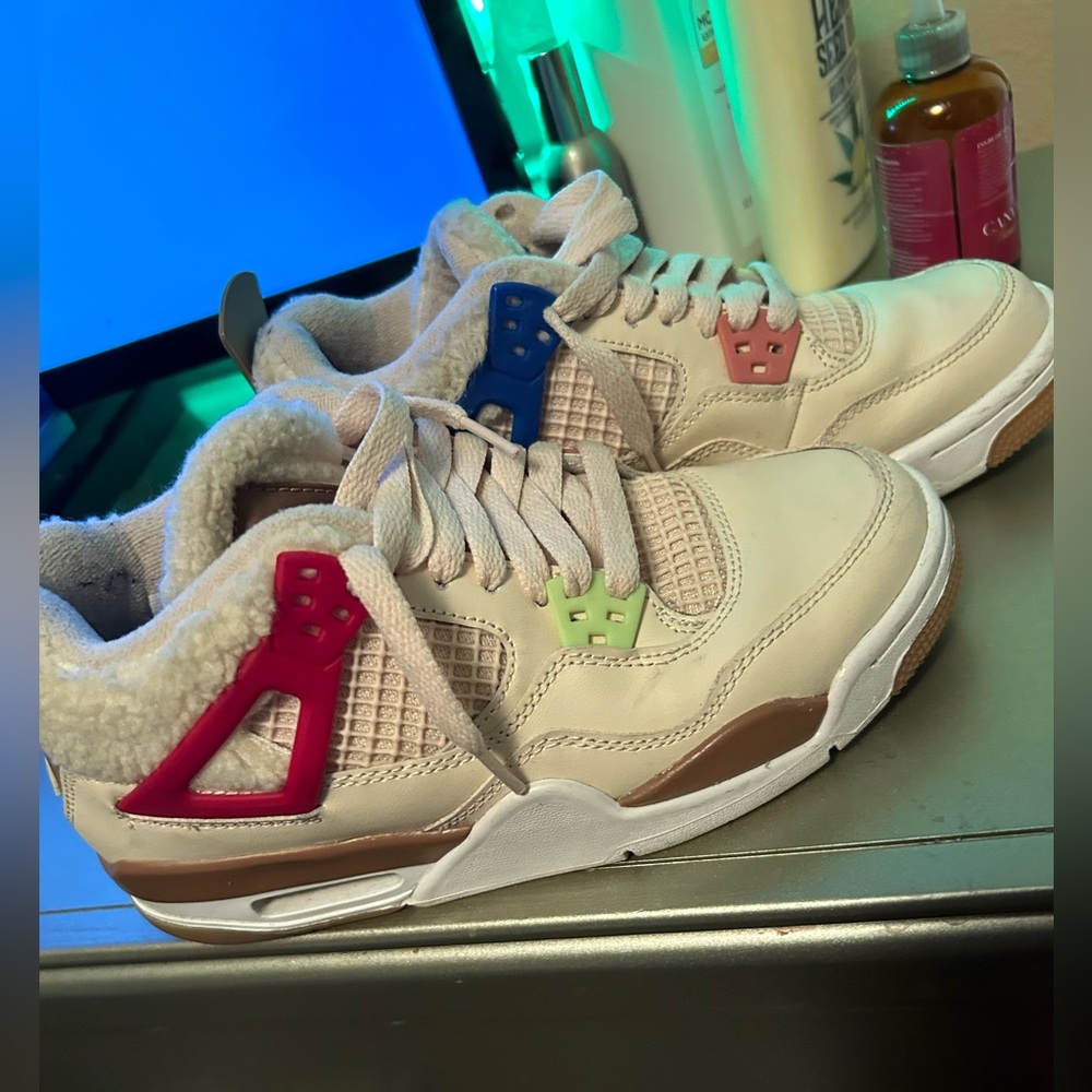 Air Jordan 4 retro ‘Wild things’ Size 4.5 big kids